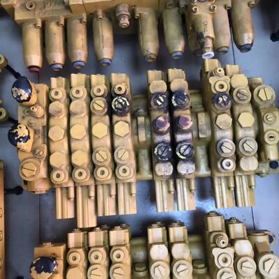 305.5 306 307 صمام التحكم الرئيسي الهيدروليكي Assy لقطع غيار الحفارات 298-2877 2982877 صمام التحكم الرئيسي OEM