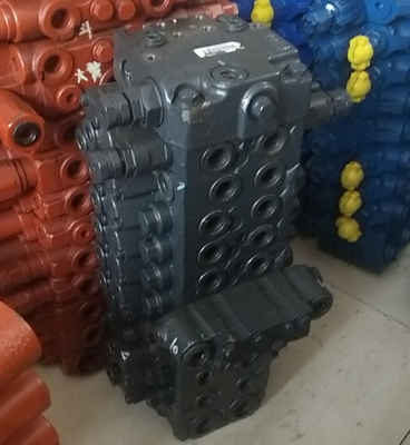 PC45MR-8 صمام التحكم الهيدروليكي Assy لـ Komatsu Excavator قطع الغيار 723-19-11503 موزع OEM